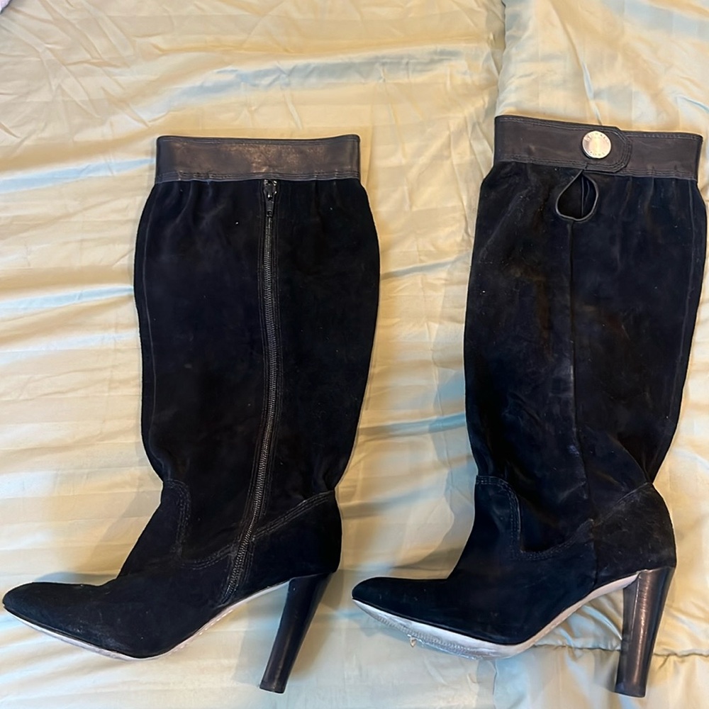 Used MK suede boots